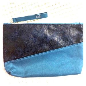 [ipsy] Two-Tone Navy/Dark Aqua Blue Makeup Bag
